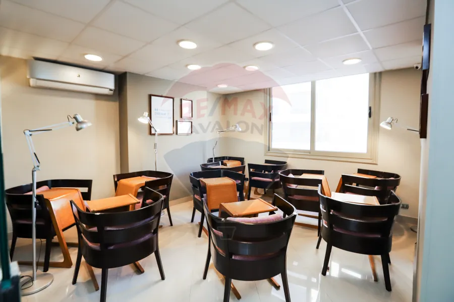 مقر ادارى للبيع 140 م جناكليس ( شارع أبوقير الرئيسي )