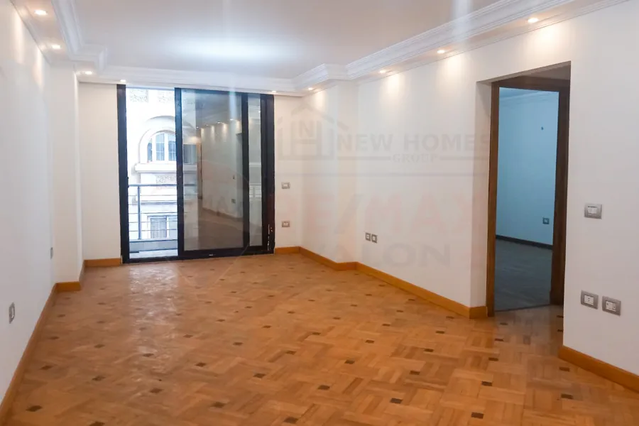 شقة للبيع 165 م سموحة ( شارع بهاء الدين الغتورى )  بتسهيلات فى السداد