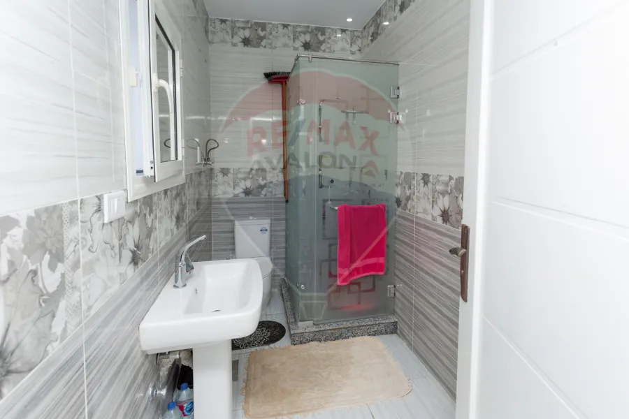 Villa for sale 1,000 m Al-King Mariout (New king St.) - 12,000,000 EGP