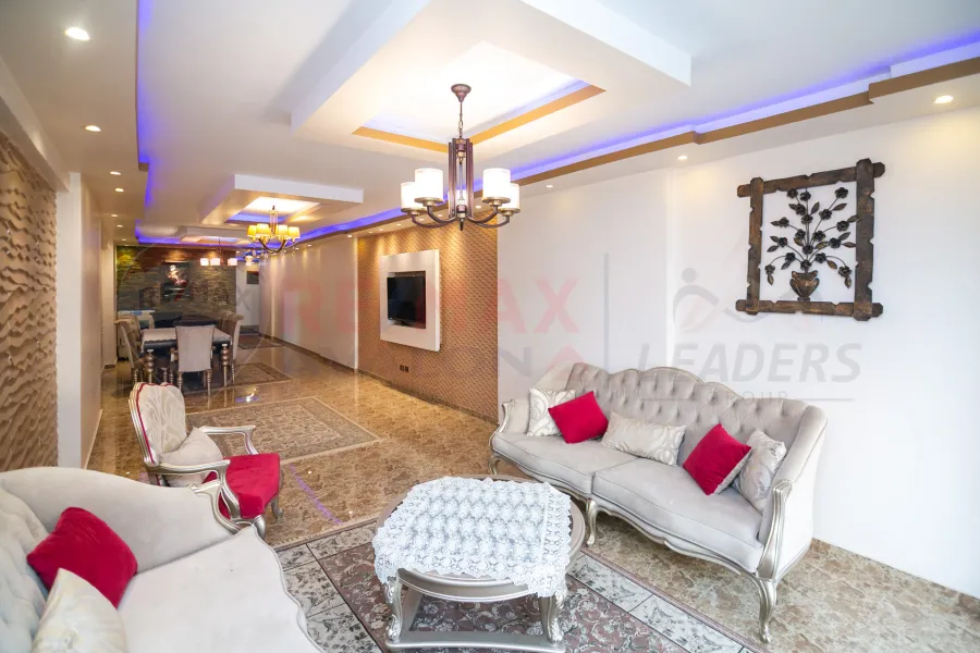 شقة للبيع 230 م سموحه (ش ذكي رجب)