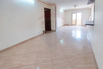 شقة للإيجار 120 م كامب شيزار (خطوات من للبحر)