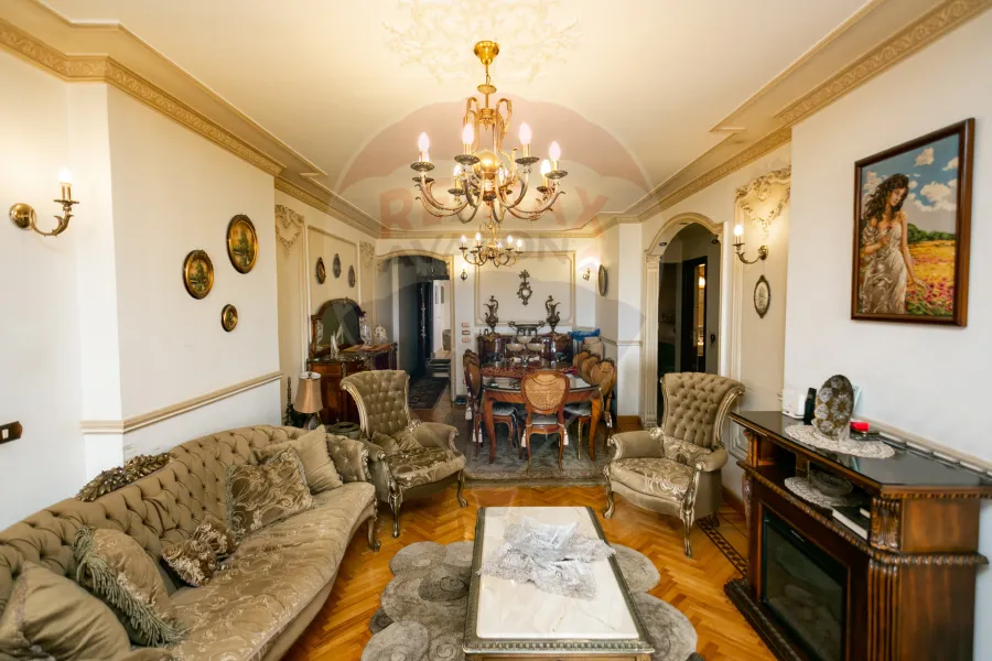 شقة للبيع 175م كفر عبده (ش سكينة بنت الحسين)