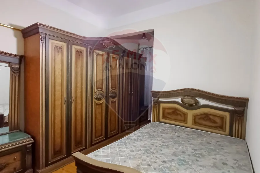 Furnished apartment for rent 130 m Gleem (steps from the sea)