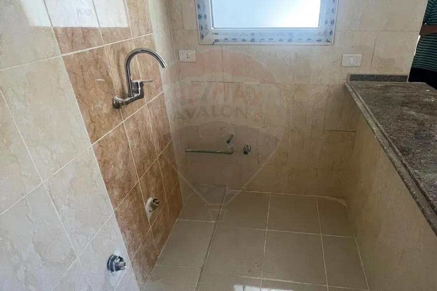 شاليه  + روف  للبيع الساحل (سيلا)