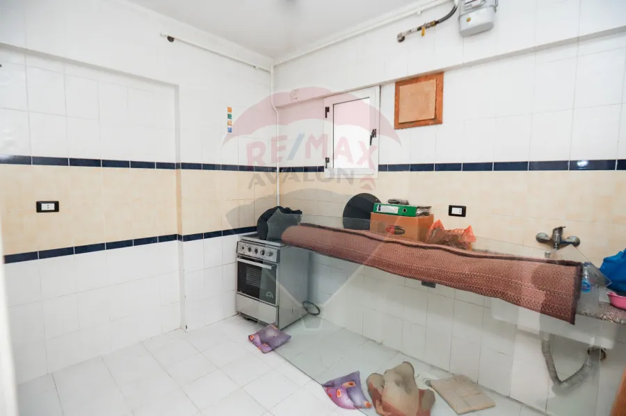 شقه دوبليكس للبيع 230 م السرايا (خطوات من البحر)