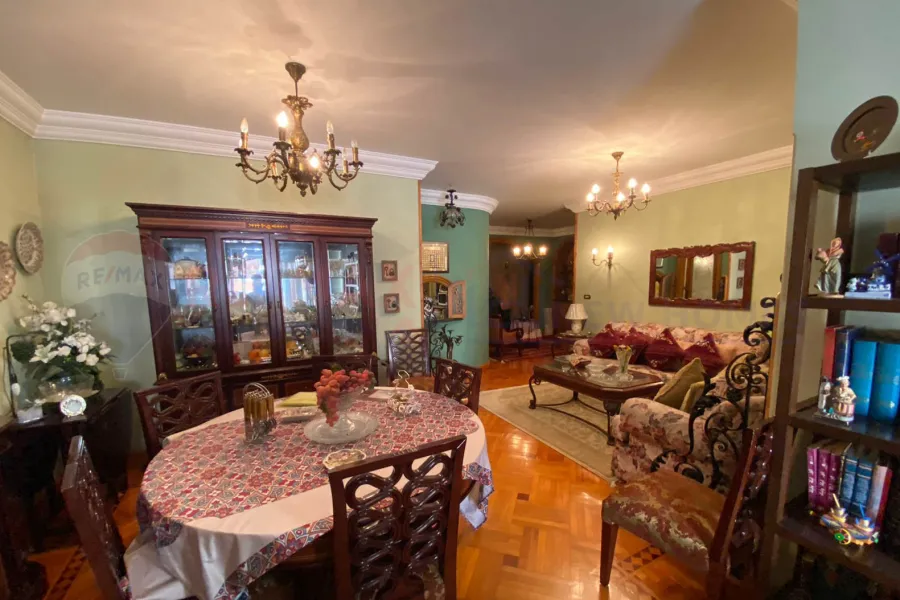 شقة للبيع 186 م سموحة (ش كمال الدين صلاح)