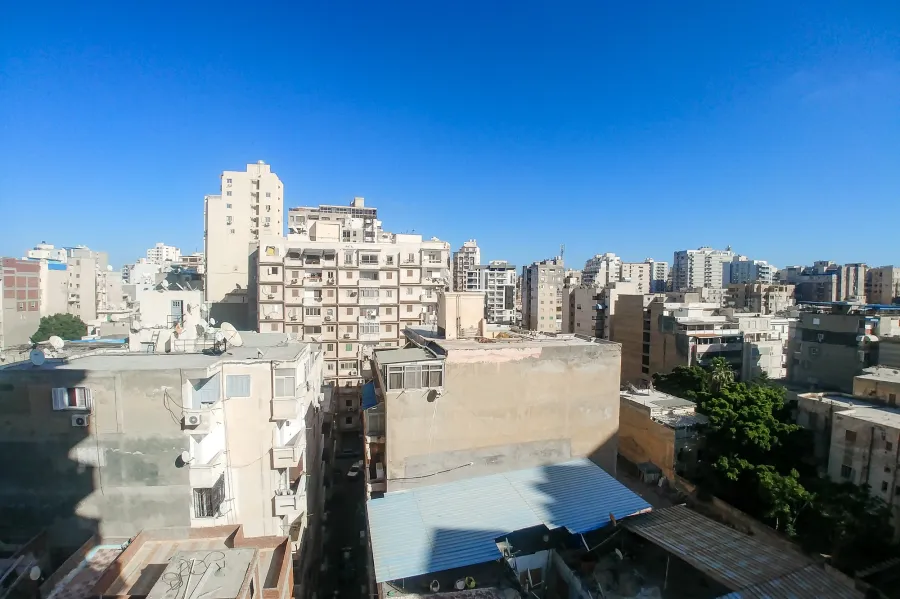 شقة للبيع 215 م سابا باشا ( خطوات من الترام )