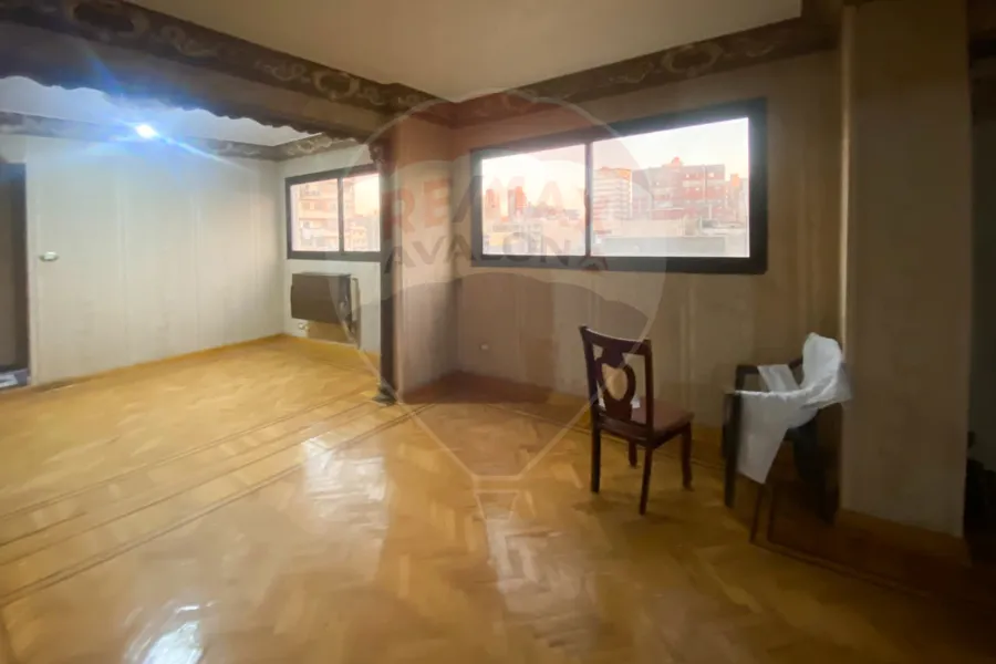 شقة دوبلكس للبيع 250 م جناكليس (علي الترام مباشرة)