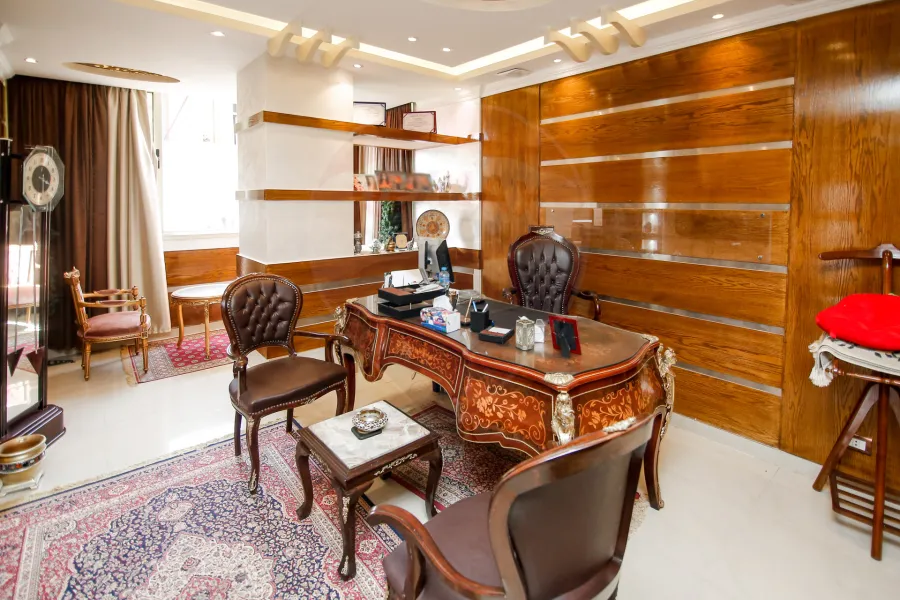 مقر إدارى للبيع 75م محطه الرمل  (ش السلطان حسين )