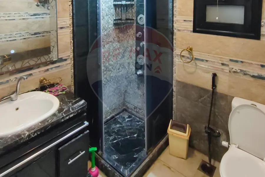 شقه للبيع  130م ميامى (ش الصرافة)