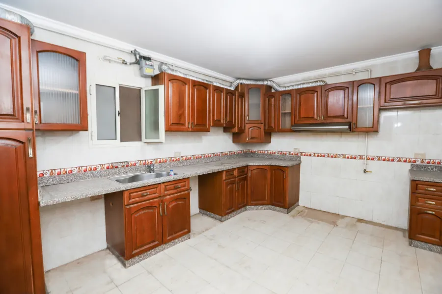 شقة للبيع 191 م سموحة ( ش كمال الدين صلاح ) -