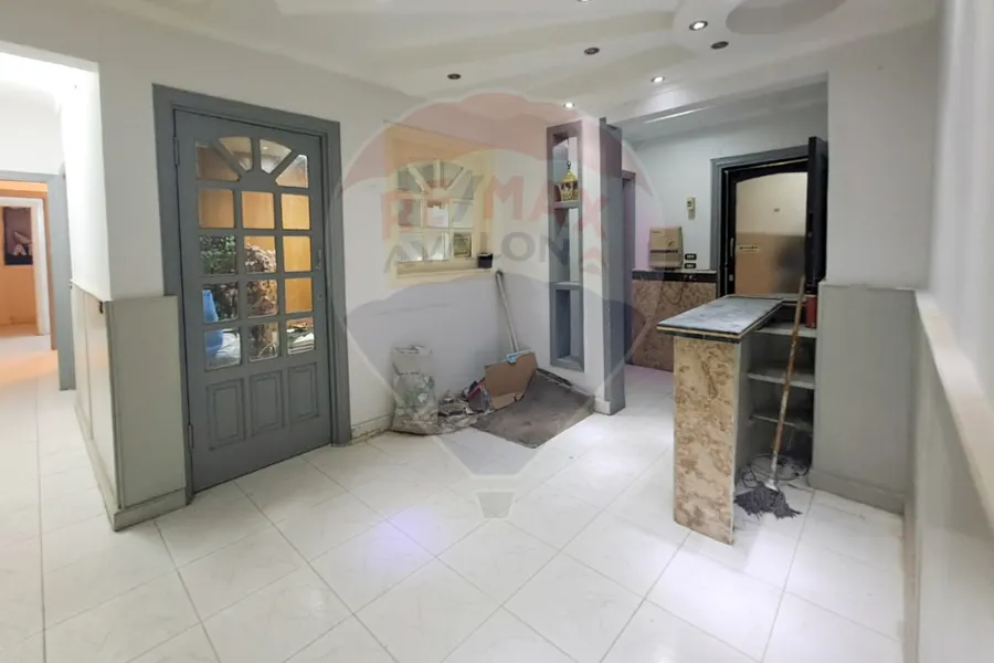 Administrative unit for rent 150 m Kafr Abdo (steps from Abu Qir st.)