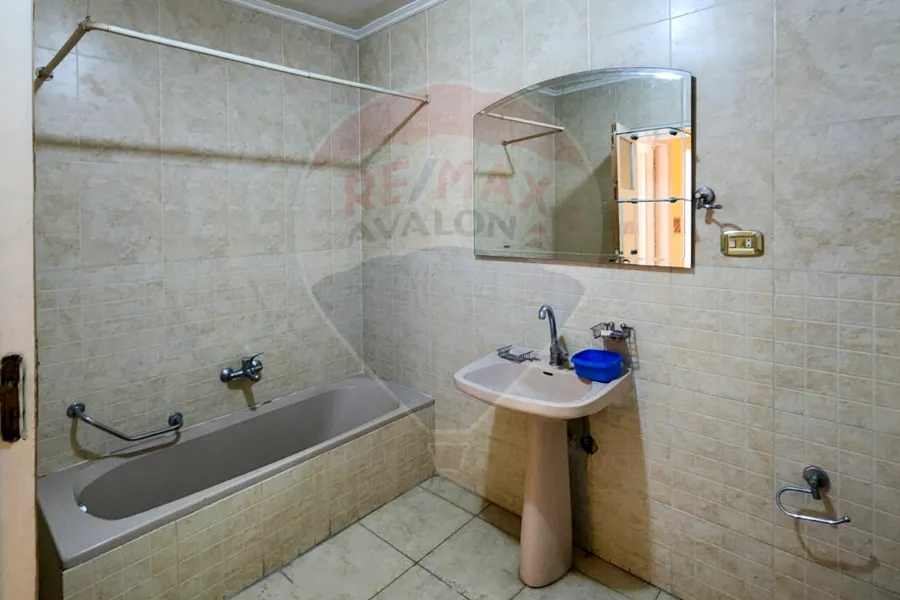 شقه للبيع 153 م رشدي (ش أبو قير)