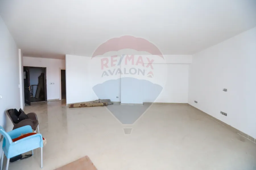 شقه للايجار 220 م سموحة (أبراج الجيش أمام نادي الجياد)