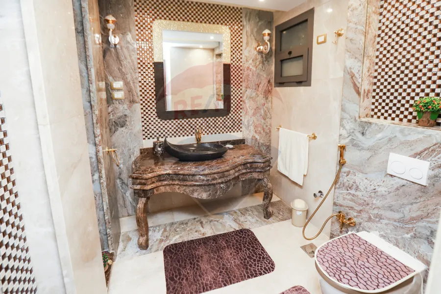 شقة للبيع 575م سموحة (ش فوزي معاذ الرئيسي)