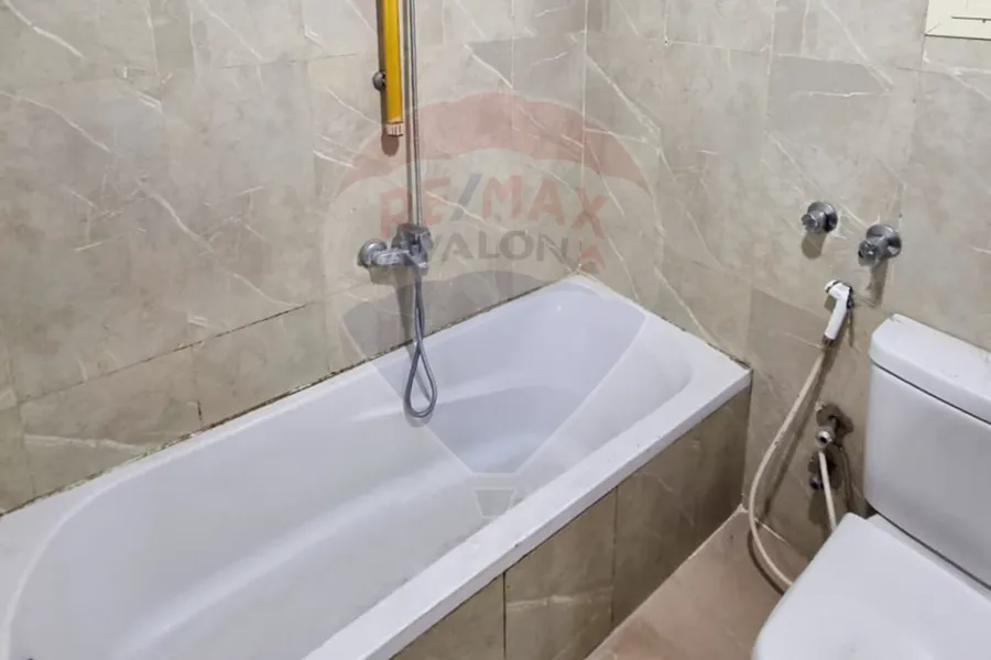 شقة للبيع 100 م سيدي بشر (ش محمد نجيب)