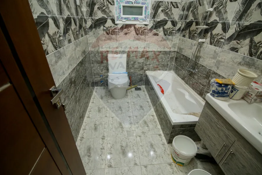 شقة مرخصة للبيع  210 م جليم ( خطوات من البحر و الترام )