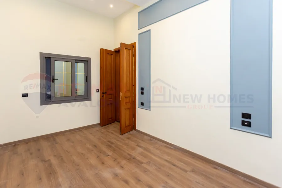 Ground apartment with garden for sale 280 m Kafr Abdo (Steps from Abo Qir St.)
