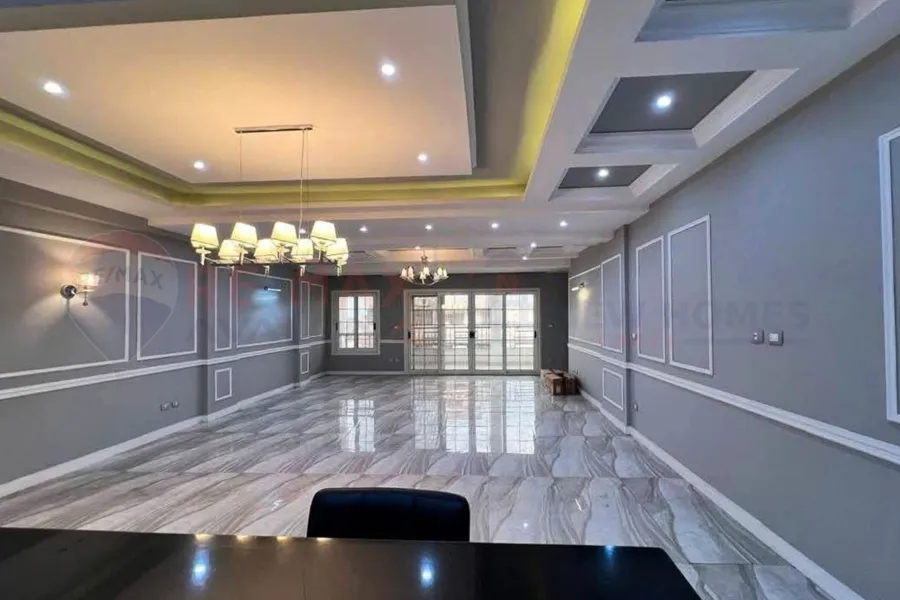 شقة للبيع 250 م سموحة (ش بهاء الدين الغتوري)