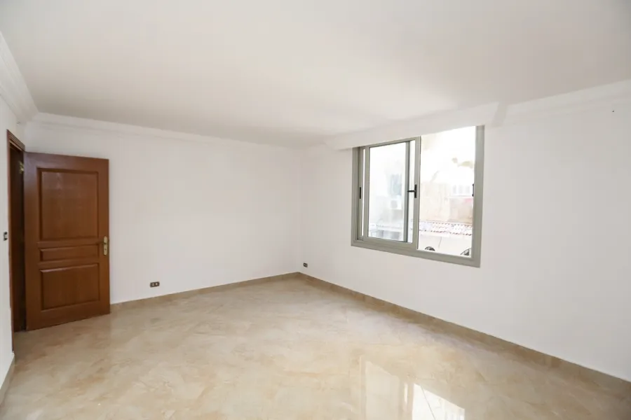 مكتب للايجار 120م جناكليس (ش أبو قير الرئيسي)