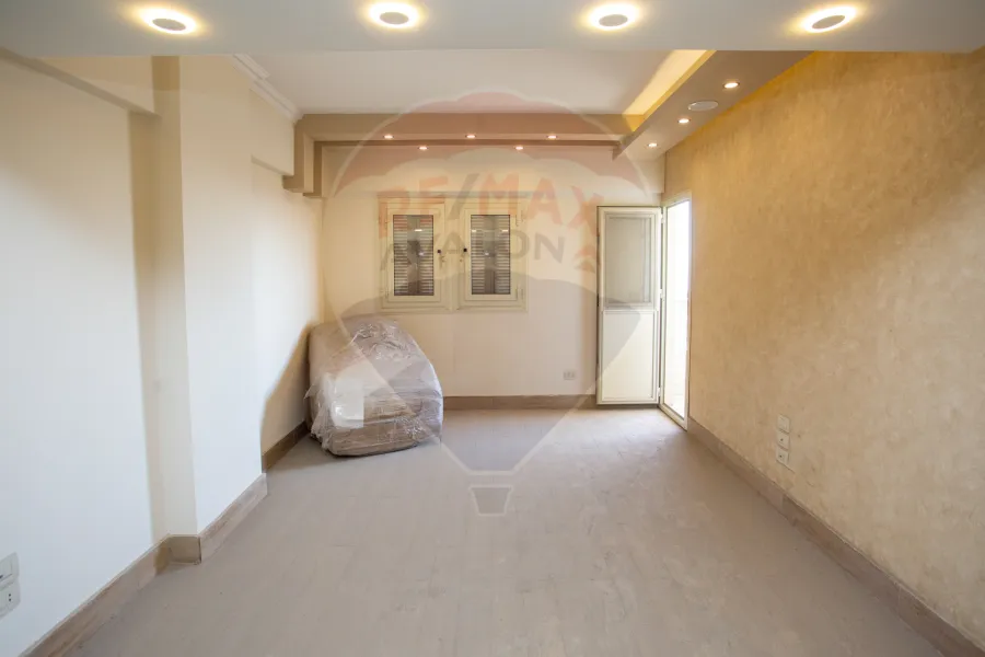 شقة للبيع 131 م سموحة (بجوار جرين تاورز)-1