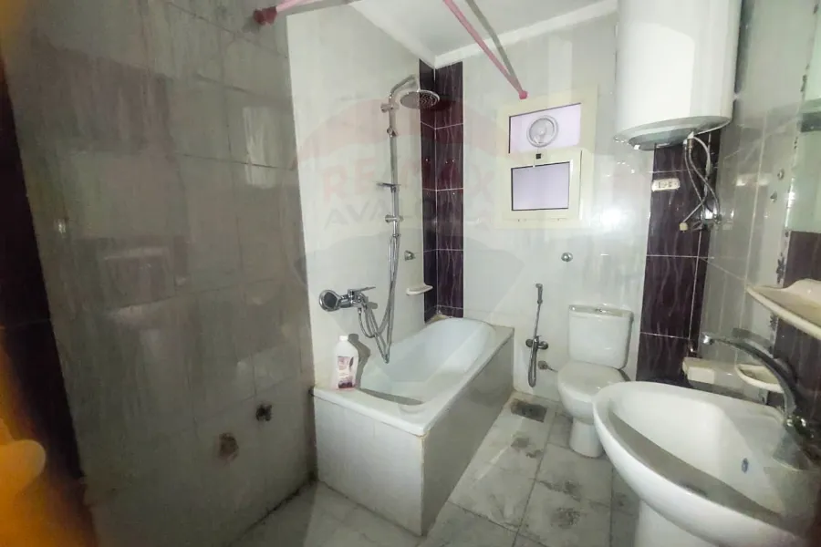 شقة للإيجار 100م  سيدى جابر  ( شارع المشير  )