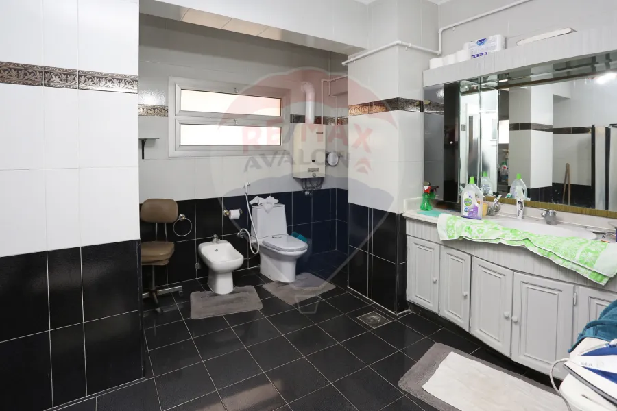 (شقة للبيع 250 م جليم (طريق الحرية