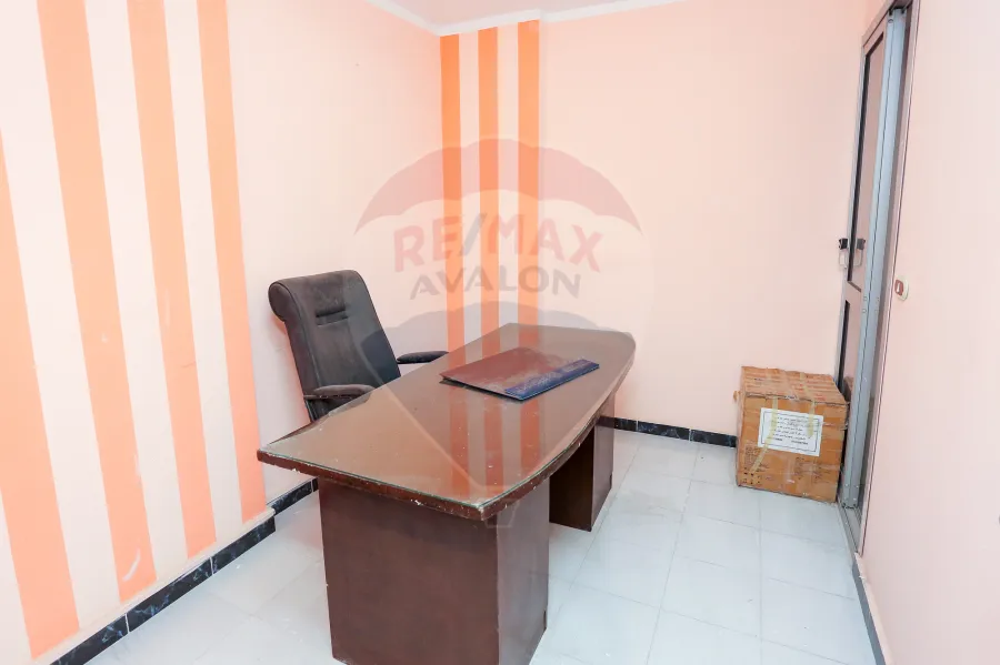 (مقر إدارى للإيجار 120 م كامب شيزار (شارع كلية الهندسة