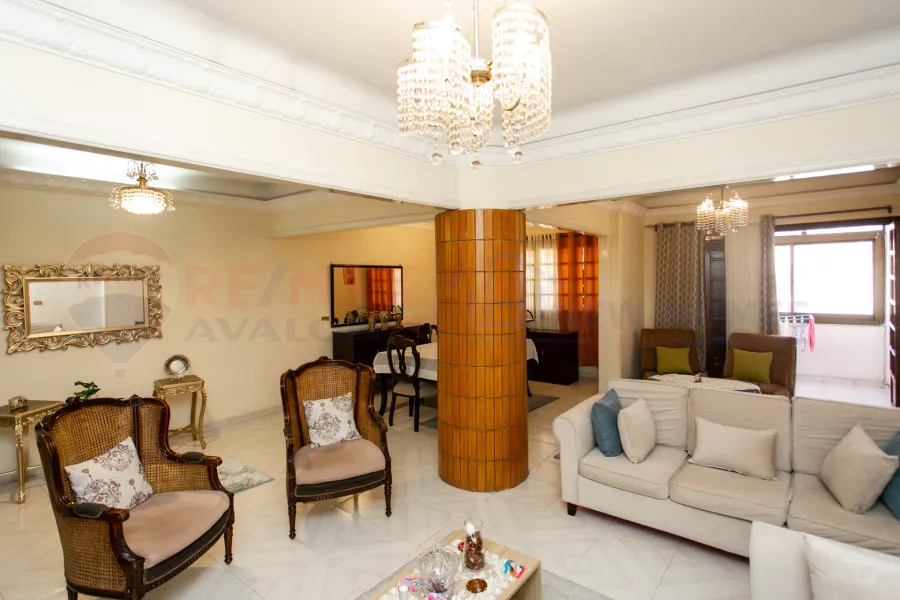 شقة للبيع 170 م رشدي (ش سوريا الرئيسى - خطوات من البحر)