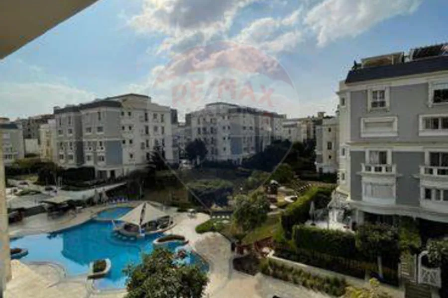 أي فيلا + حديقة للبيع 217 م التجمع الخامس (كومباوند ماونتن فيو)