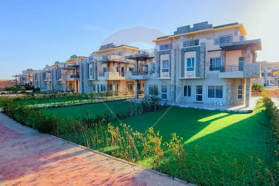 شاليه أرضي + جاردن للبيع (قرية سيسليا لاجونز - سيدى حنيش) 100 م + 35 م جاردن