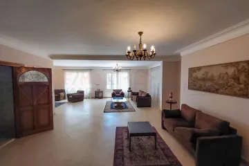 شقة للايجار السنوى المفروش 270 م ستانلى (بين البحر والترام)