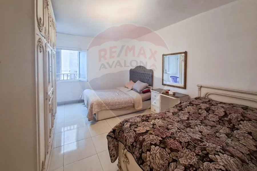 Apartment for sale 100 m Saba Basha (directly on the sea)