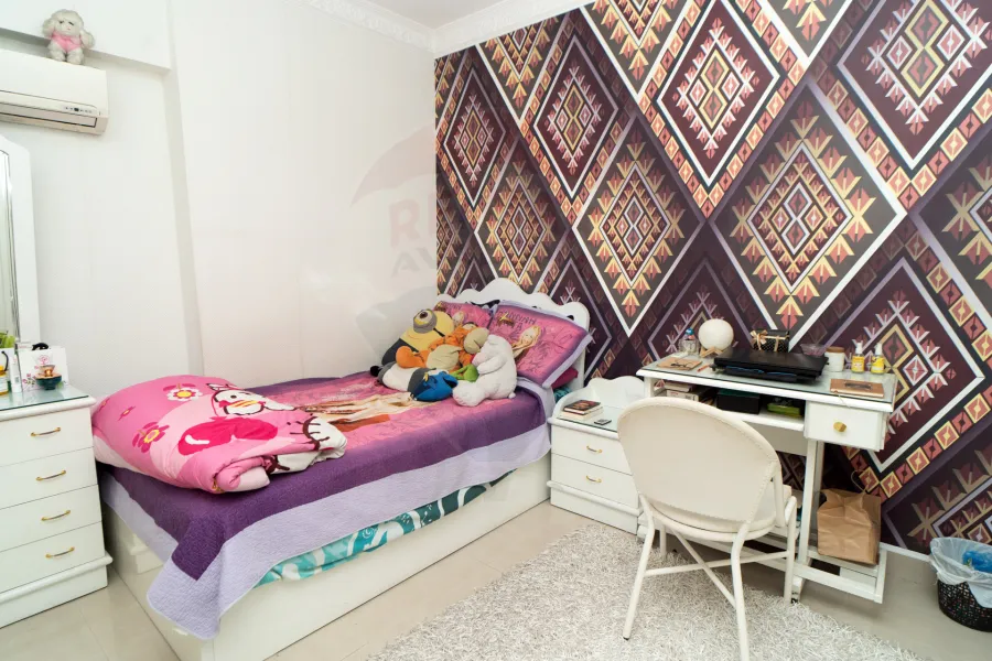 شقة للبيع  190 م سموحة (ش فوزي معاذ)