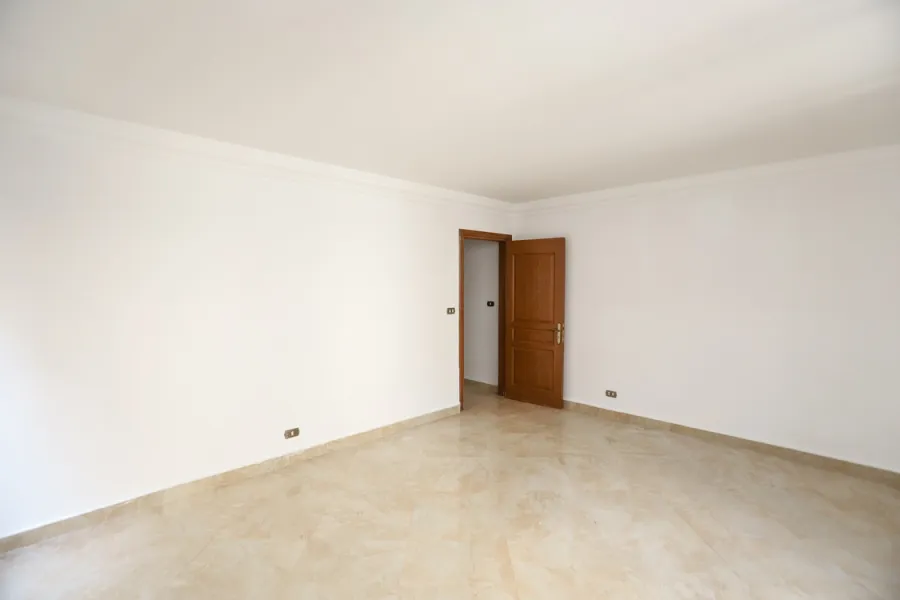 مكتب للايجار 120م جناكليس (ش أبو قير الرئيسي)