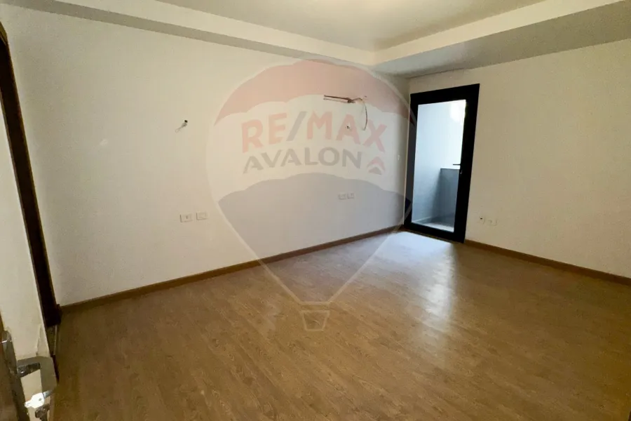 شقة للبيع 169 م سموحة (كومباوند سكاي لاين)