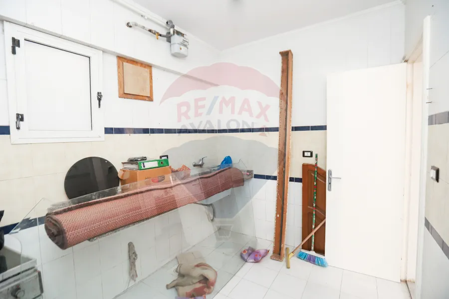 شقه دوبليكس للبيع 230 م السرايا (خطوات من البحر)