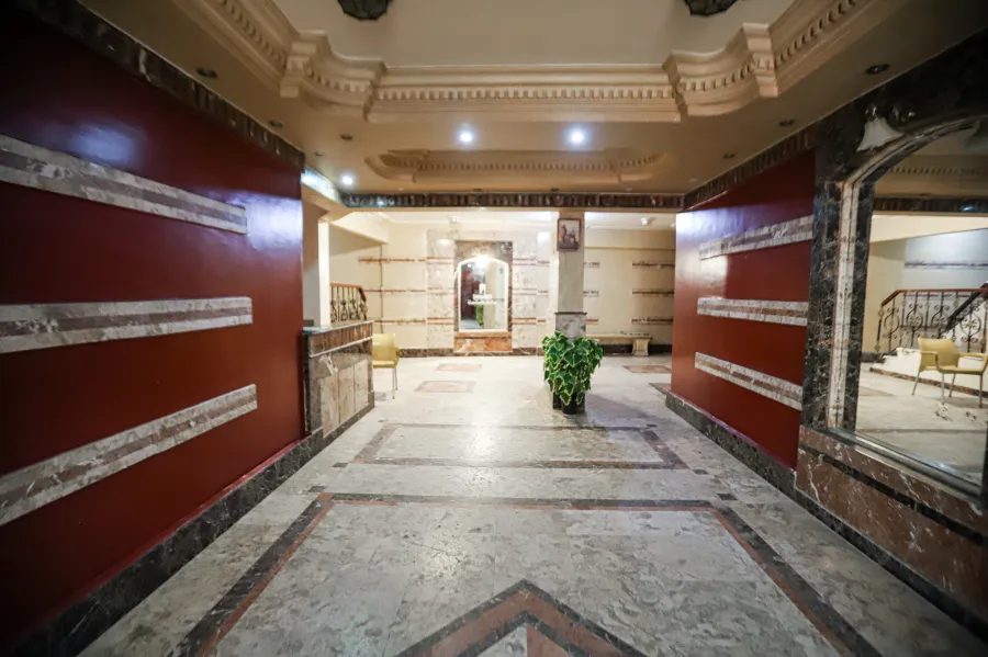 شقة فاخرة للبيع أو الإيجار 173م لوران (أبراج مينا ش سرهنك - خطوات من ش أبو قير)