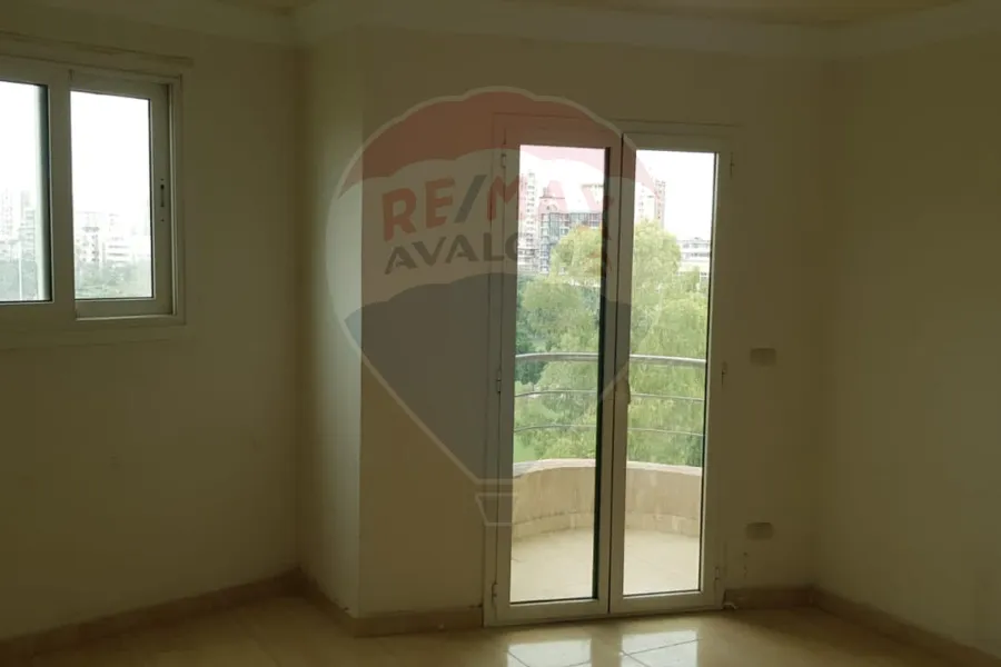 شقة للبيع 140 م سبورتنج (ش نيروز)