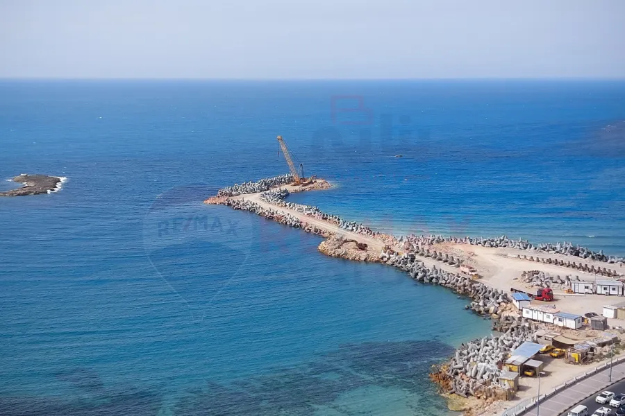 شقة للبيع 140 م سيدي بشر (علي البحر مباشرة) - أول سكن