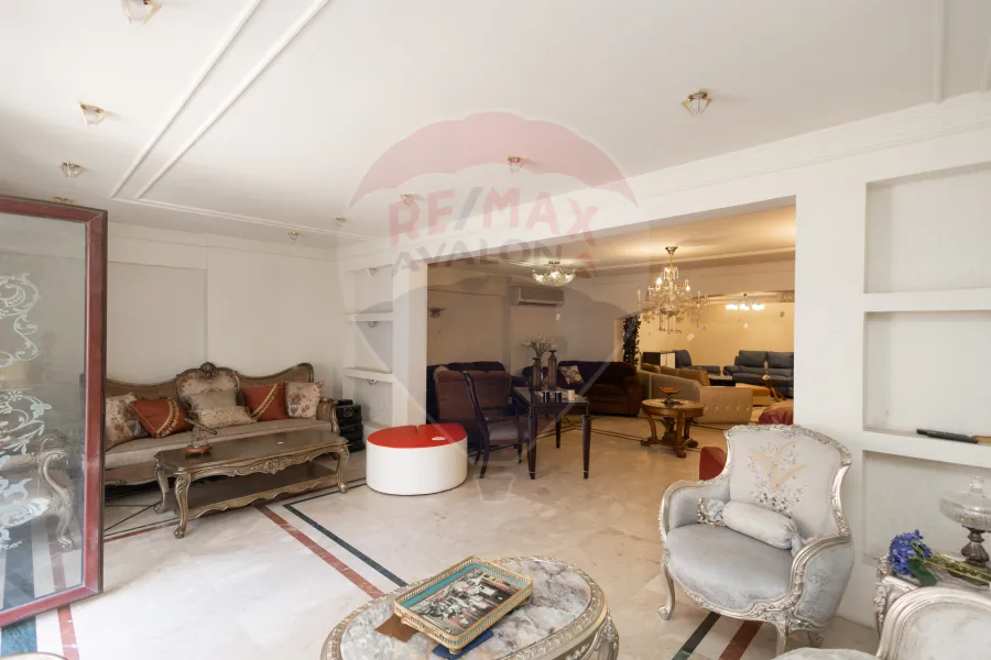 شقة للبيع 325 م سموحة (ش البرت الأول - عمارة براند)