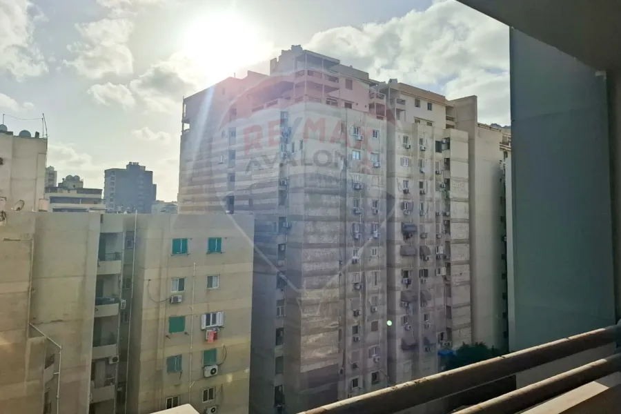 Apartment for sale, 225 m, Stanley (steps from the sea)