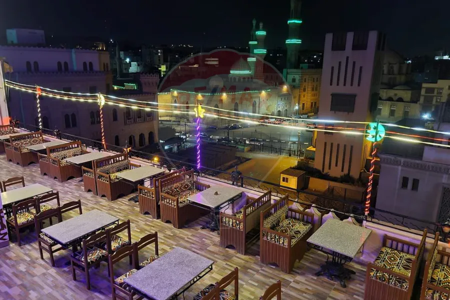 فندق و مطعم للبيع 1,070 م القاهرة (الحسين)