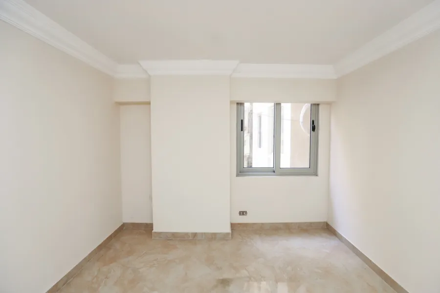 مكتب للايجار 120م جناكليس (ش أبو قير الرئيسي)