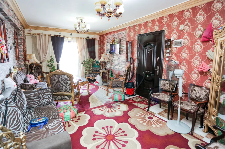 شقه للبيع 96 م كامب شيزار (خطوات من شارع كلية الهندسه)