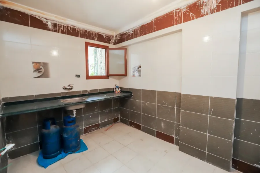 شقة للبيع 165م لوران (متفرع من ش أبوقير - بالقرب من بنك مصر)