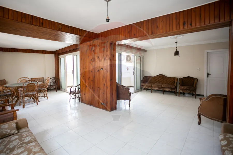 شقة للبيع 160 م سان ستيفانو (علي البحر مباشرة)