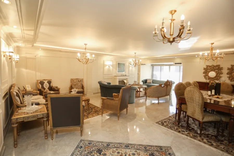 شقة للبيع 252م زيزنيا(ش أبو قير الرءيسي)