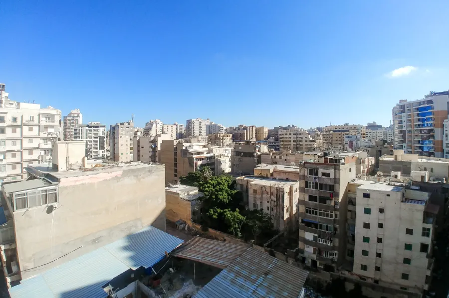 شقة للبيع 215 م سابا باشا ( خطوات من الترام )