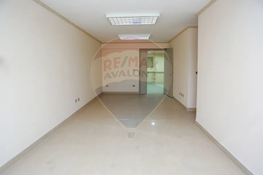 ميزانين للإيجار825 م سموحة (ش فوزى معاذ الرئيسى - خطوات من ميدان على بن أبى طالب)